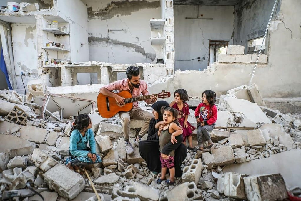 living with war by Mouneb Taim 1400x933