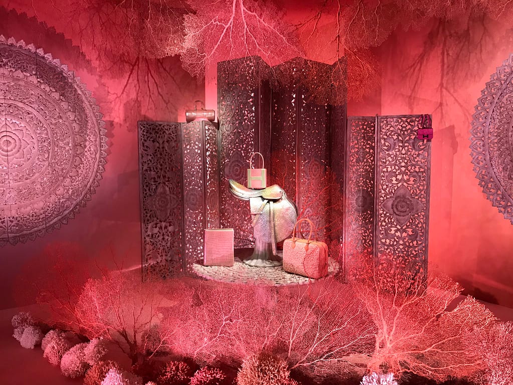 Les Vitrines Hermes　Leila Menchari Celebrating Fashion That Can Be Seen But Not Bought - The