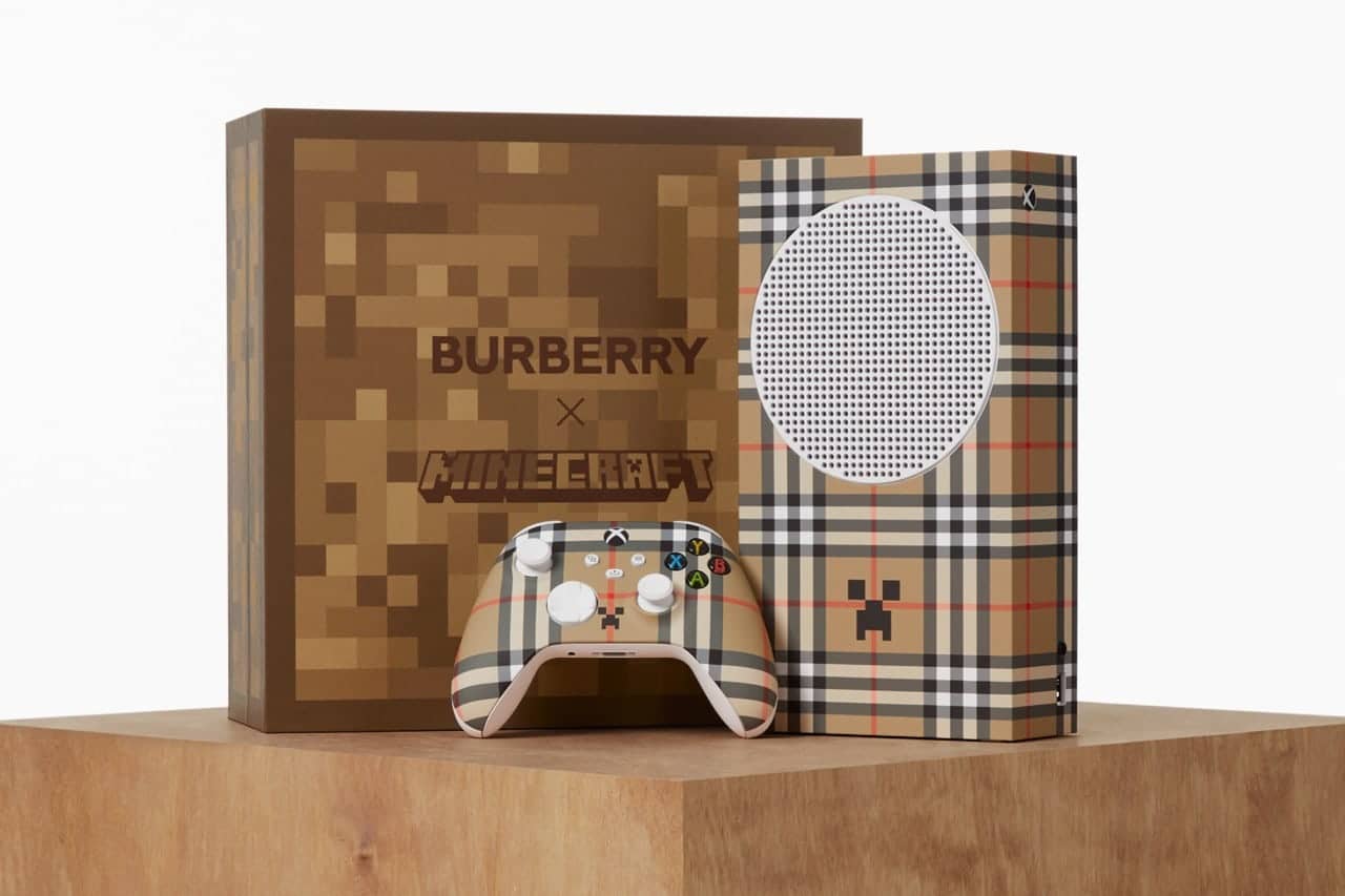 Nintendo Switch BURBERRY Microsoft Xbox x Burberry x Minecraft Console (US Plug) - US