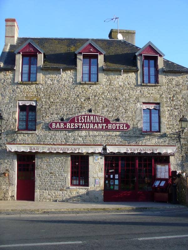 La façade du bar restaurant hotel l'estaminet