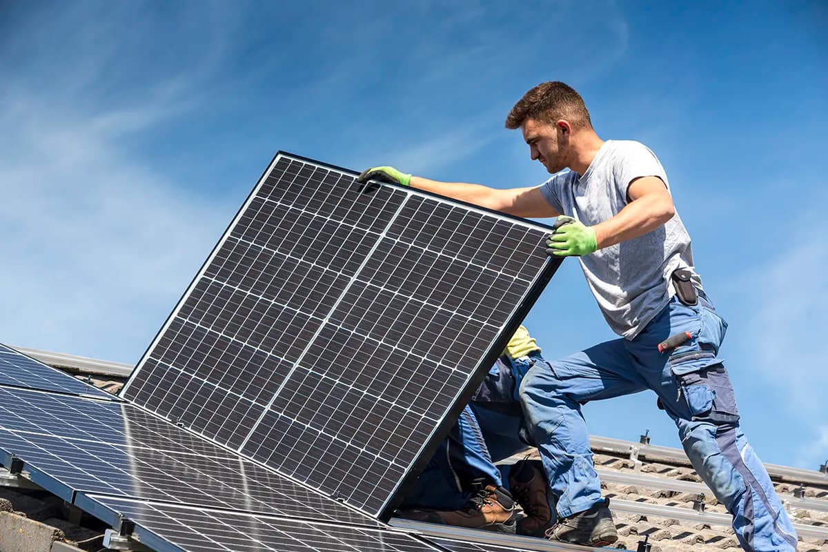 Installation de panneaux solaires sans intermédiaire