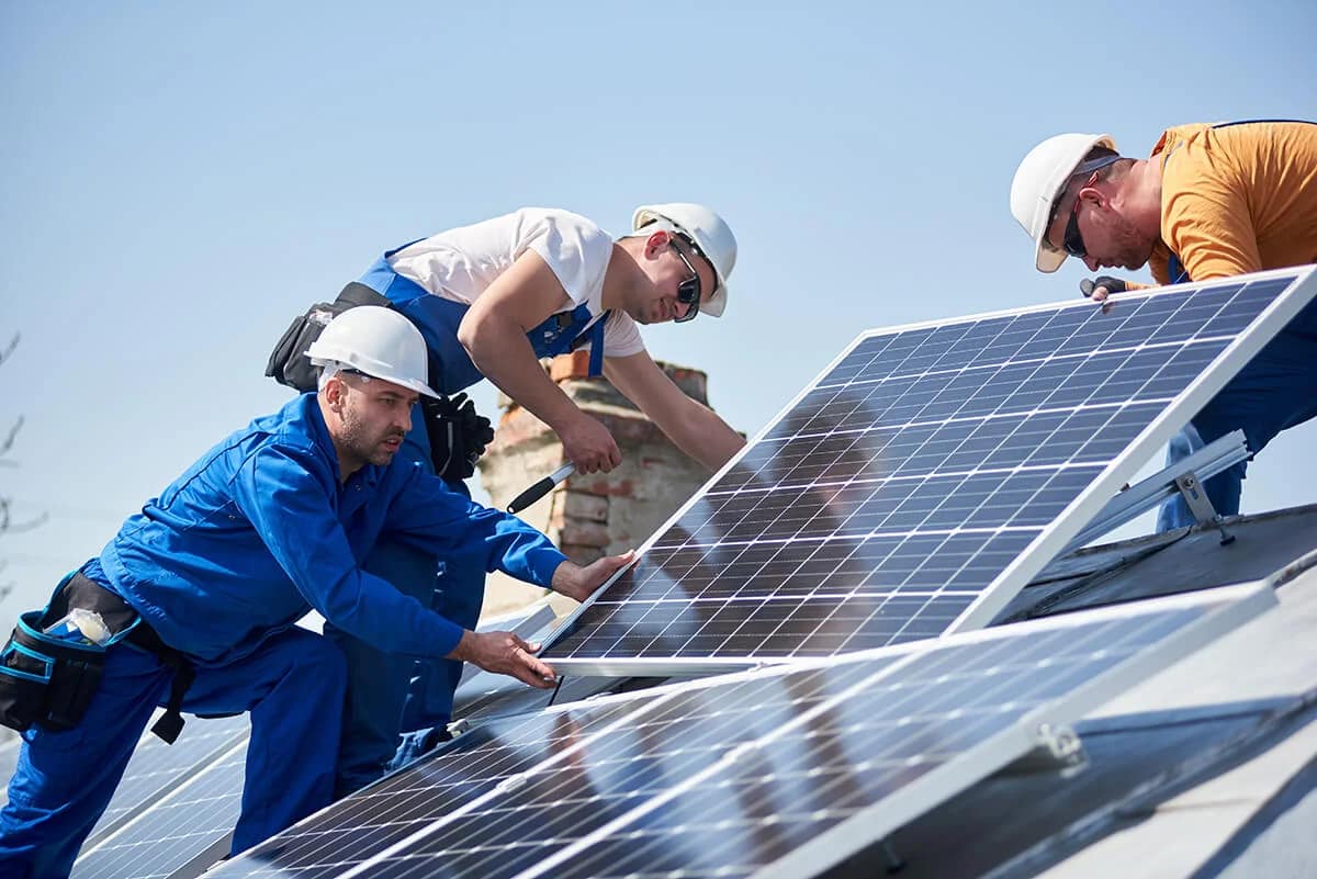 Installation de panneaux solaires photovoltaïques pour professionnels