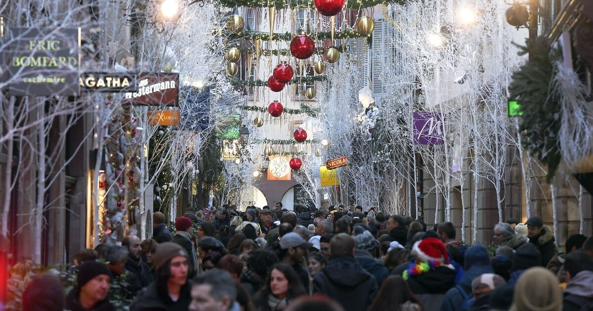Touristes étrangers au Marché de Noël de Strasbourg