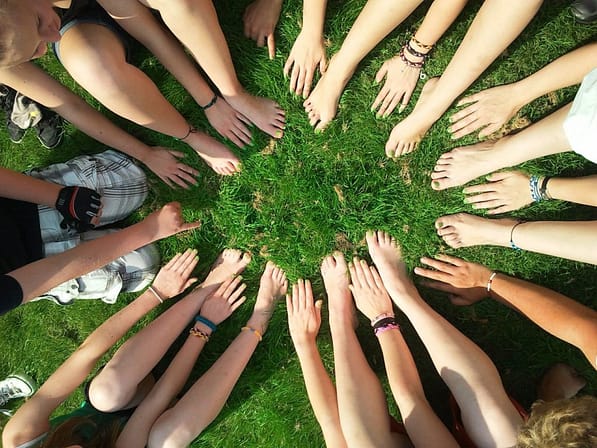 communauté-engagée-reseaux-sociaux