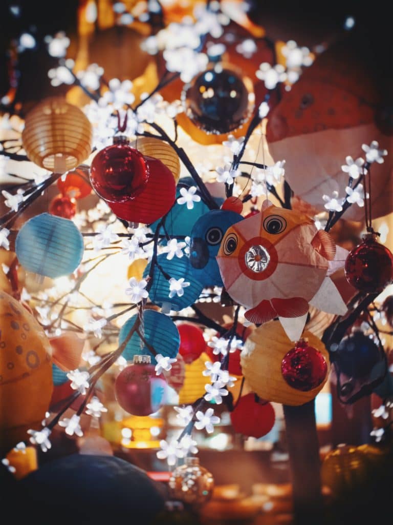 Nouvel an chinois-Noel-lanternes-décorations-boules-arbres-Chine