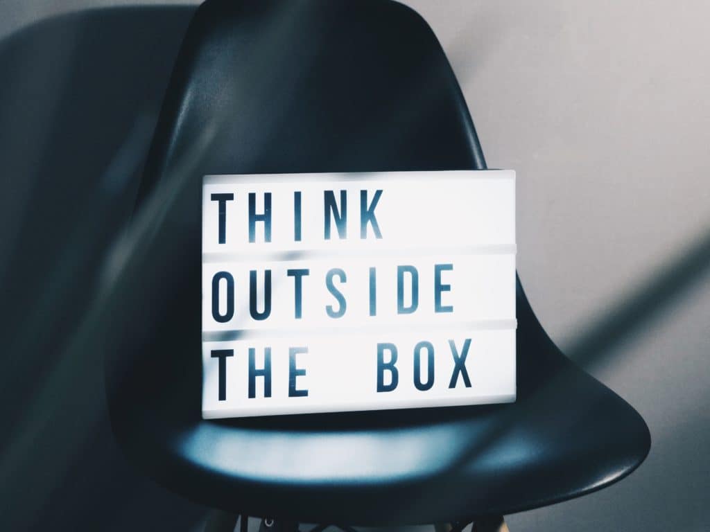 image-think-outside-the-box-strategie-reseaux-sociaux