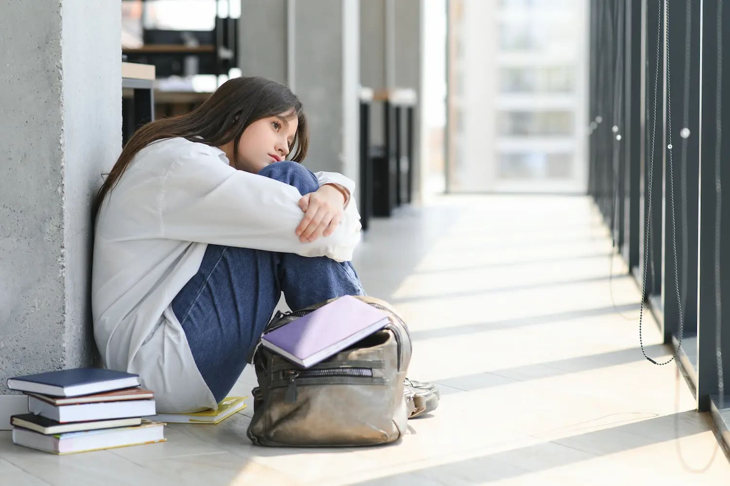 une etudiante dans son ecole n'aime pas ses études et veut se réorienter