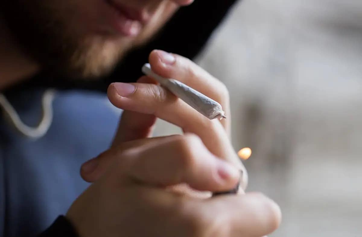 Dejar de fumar cannabis con auriculoterapia